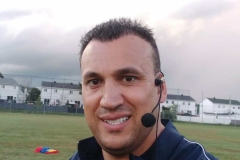 Portrait au bord d’un terrain de soccer