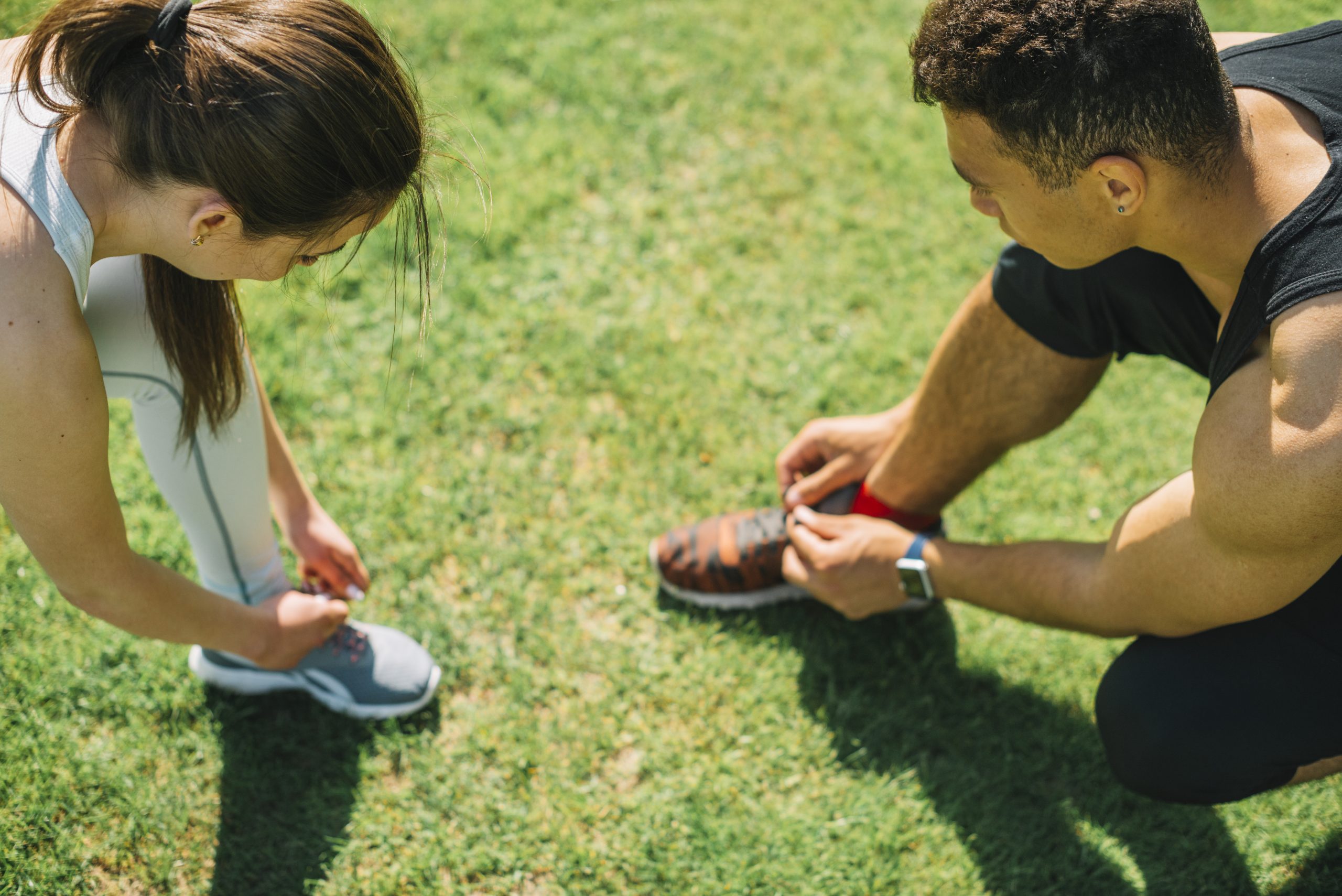 Groupe pratiquant une activité sportive en plein air